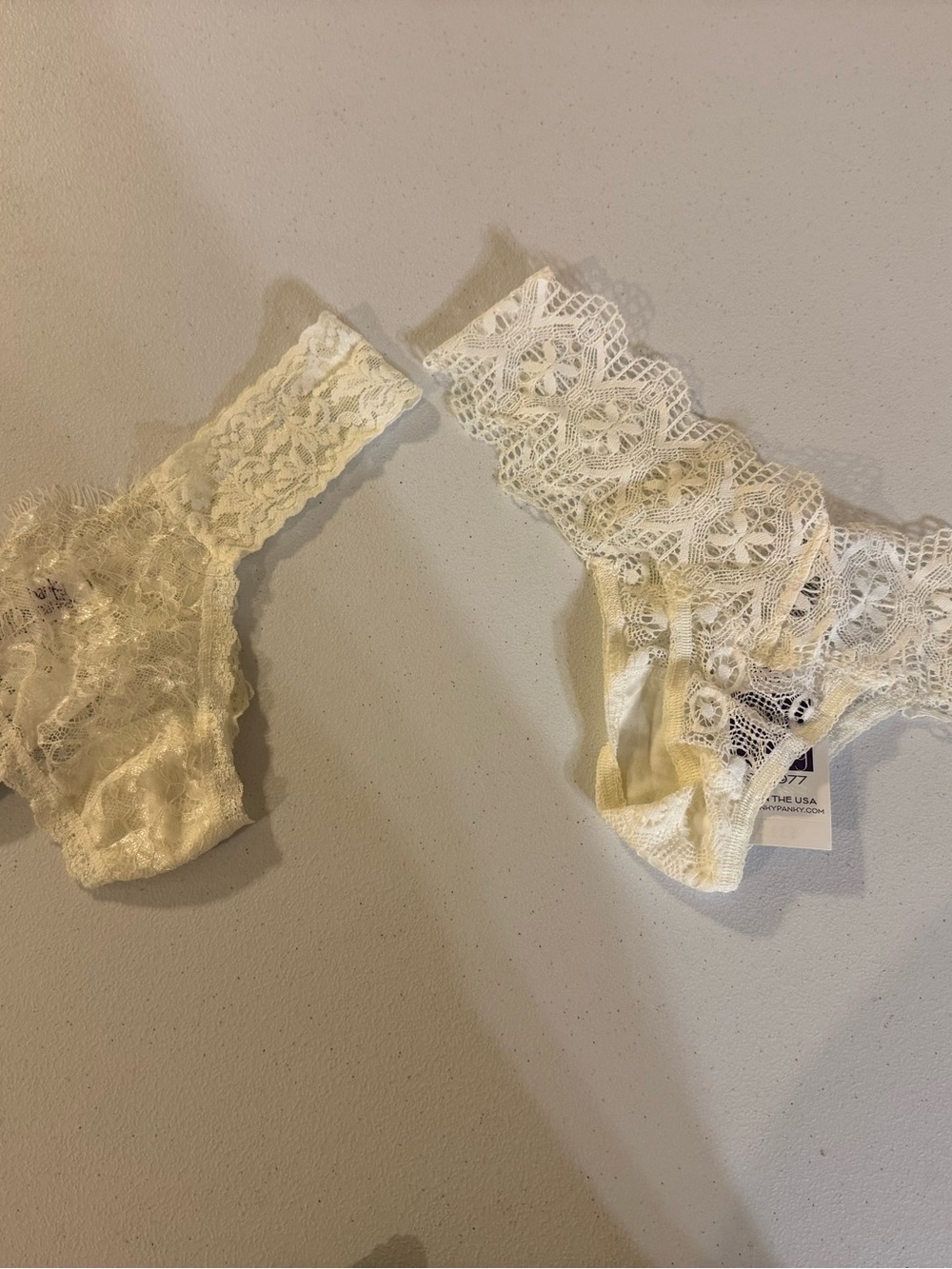 Hanky Panky pair of 2 NEW Lace Thongs Floral Elastic Waistband panties